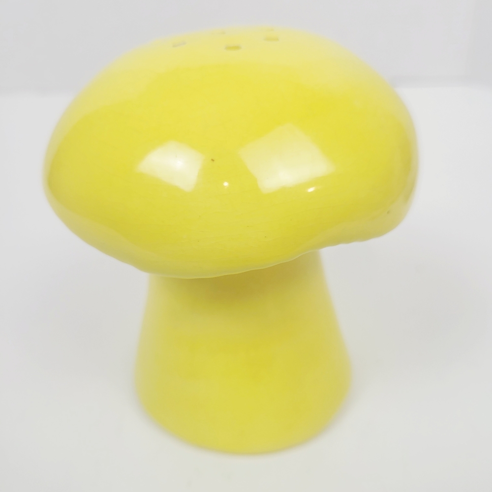Vtg 70s Arnels Large Mushroom Shaker Mushroom MOD 4"~Yellow w/Stopper
